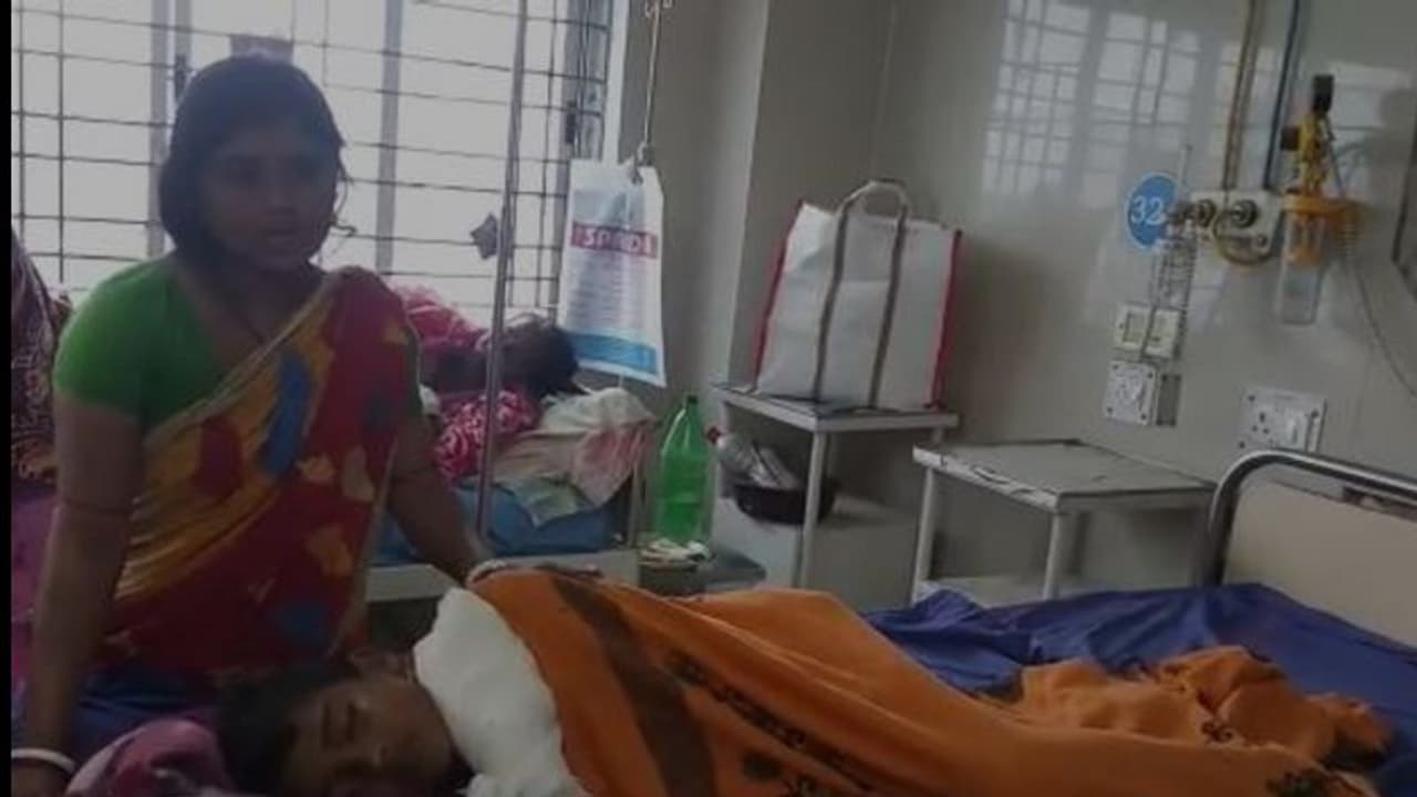 জিলেটিন স্টিক নিয়ে খেলতে গিয়ে বিস্ফোরণ, হাতের আঙুল উড়ল বালকের জিলেটিন স্টিক নিয়ে খেলতে গিয়ে বিস্ফোরণ, হাতের আঙুল উড়ল বালকের