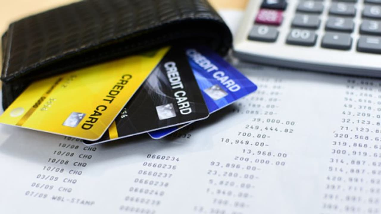 লোনের বোঝা বেড়েই চলেছে, মেনে চলুন এই নিয়মগুলি আর মুক্তি পান সহজেই লোনের বোঝা বেড়েই চলেছে, মেনে চলুন এই নিয়মগুলি আর মুক্তি পান সহজেই