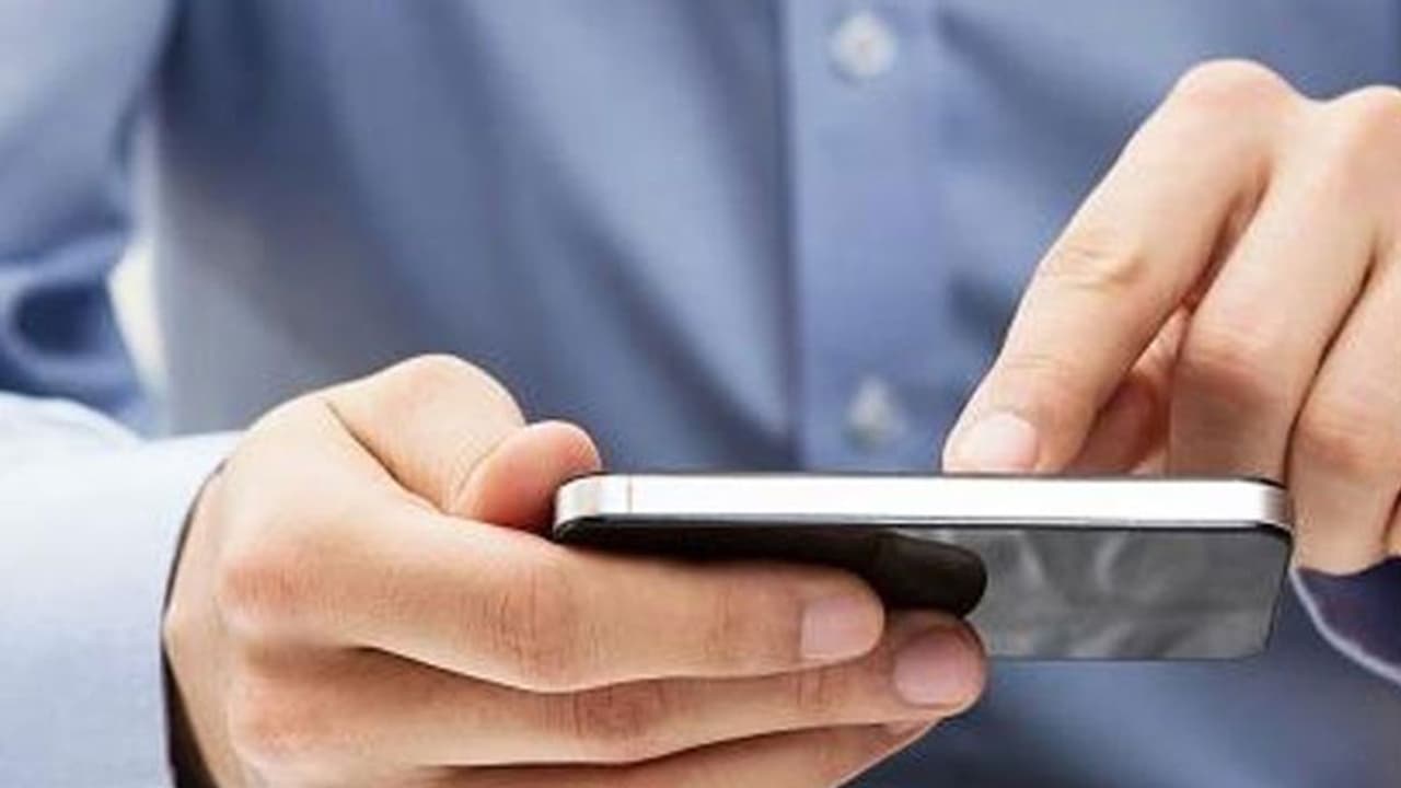 పెళ్లి చేయడం లేదని మనస్థాపం.. పురుగుల మందు తాగి పెళ్లి చేయడం లేదని మనస్థాపం.. పురుగుల మందు తాగి