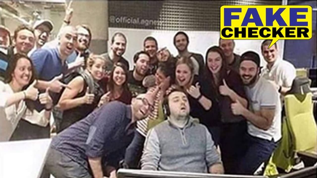 ऑफिस में हार्ट अटैक से मर गया शख्स, सोया हुआ समझ सहकर्मी लेते रहे सेल्फी; जानें वायरल फोटो का सच ऑफिस में हार्ट अटैक से मर गया शख्स, सोया हुआ समझ सहकर्मी लेते रहे सेल्फी; जानें वायरल फोटो का सच