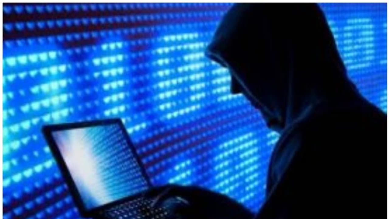 വ്യാജമായി നിർമിച്ചത് 2 ലക്ഷം ആധാർ, വോട്ടർ, പാൻ കാർഡുകൾ; വില്‍പന 5മുതൽ 200 രൂപക്ക് വരെ, ഞെട്ടി ഗുജറാത്ത് പൊലീസ്