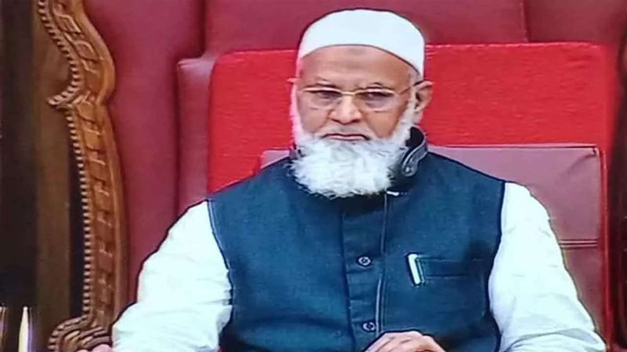 విజయసాయి రెడ్డికి కౌన్సిల్ ఏం పని...? బెయిల్ పై బయటుండగా...: టిడిపి ఎమ్మెల్సీలు