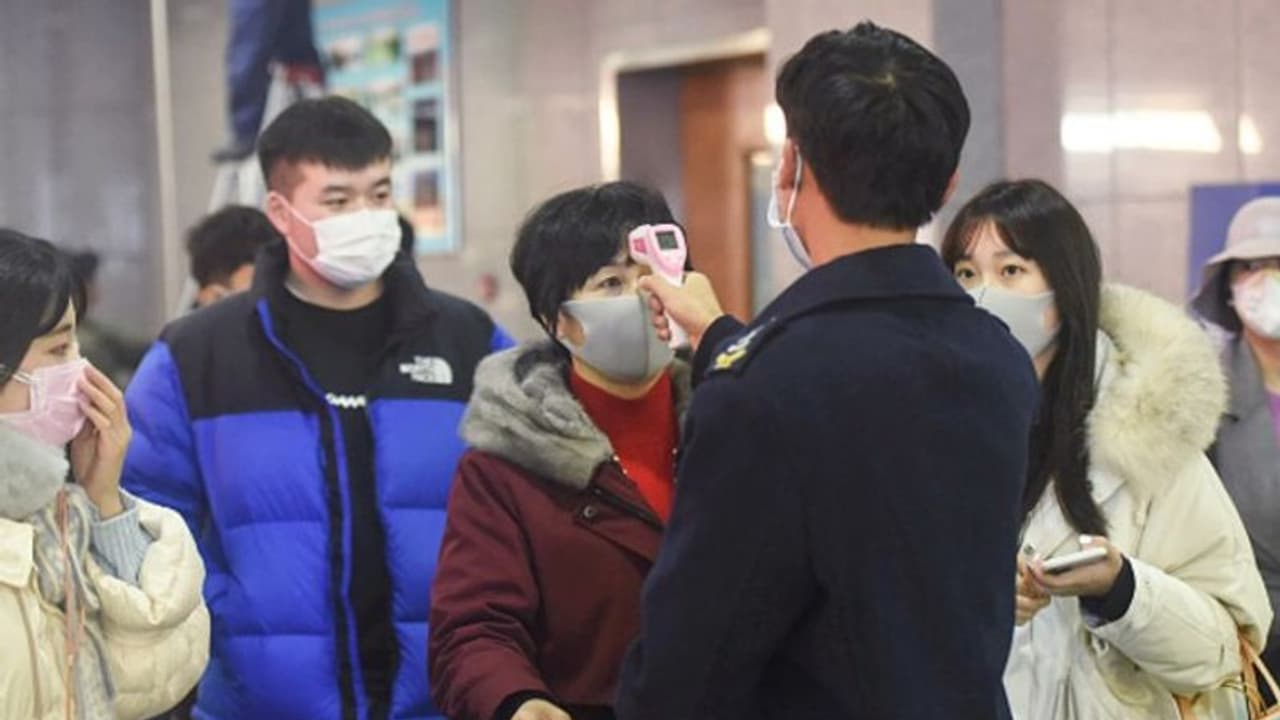 চিনা ভাইরাসের আতঙ্ক, সংক্রমণ ঠেকাতে বিমানবন্দরে বসল স্ক্য়ানার