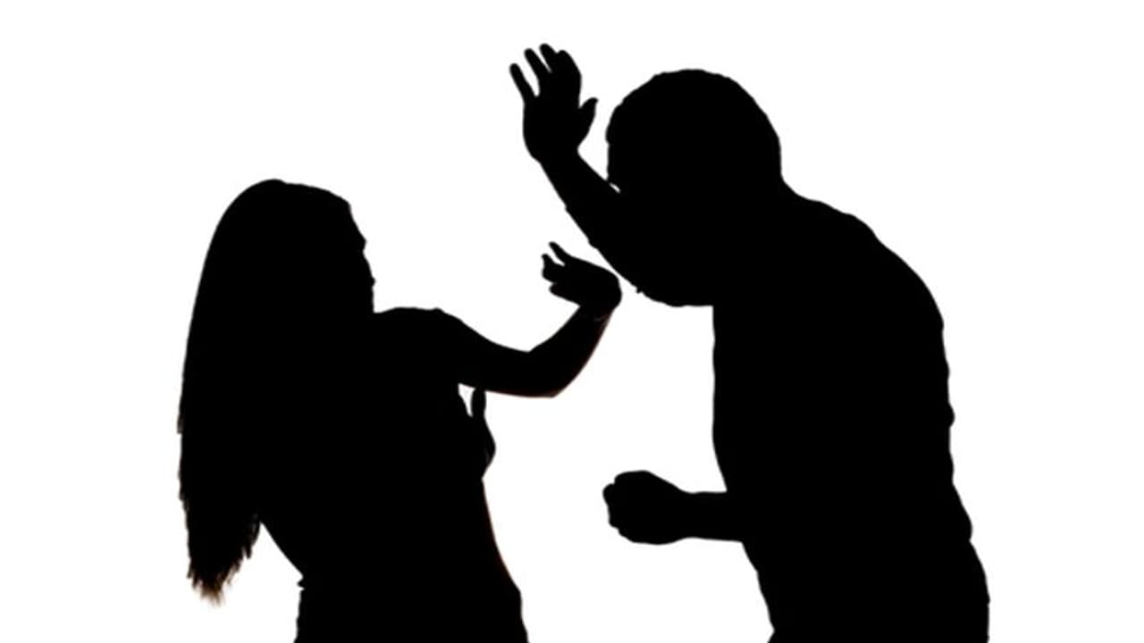 ఇంజక్షన్ తీసుకుని మరీ నటిపై లైంగిక దాడి.. నిర్మాత ఇంత కామాంధుడా.. ఇంజక్షన్ తీసుకుని మరీ నటిపై లైంగిక దాడి.. నిర్మాత ఇంత కామాంధుడా..