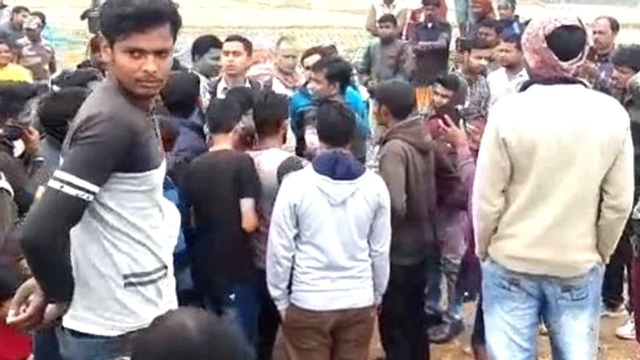 সারেঙ্গায় কেন ভেঙে পড়ল ট্যাঙ্ক, দেখতে গেলেন বিজেপির সাংসদ সারেঙ্গায় কেন ভেঙে পড়ল ট্যাঙ্ক, দেখতে গেলেন বিজেপির সাংসদ