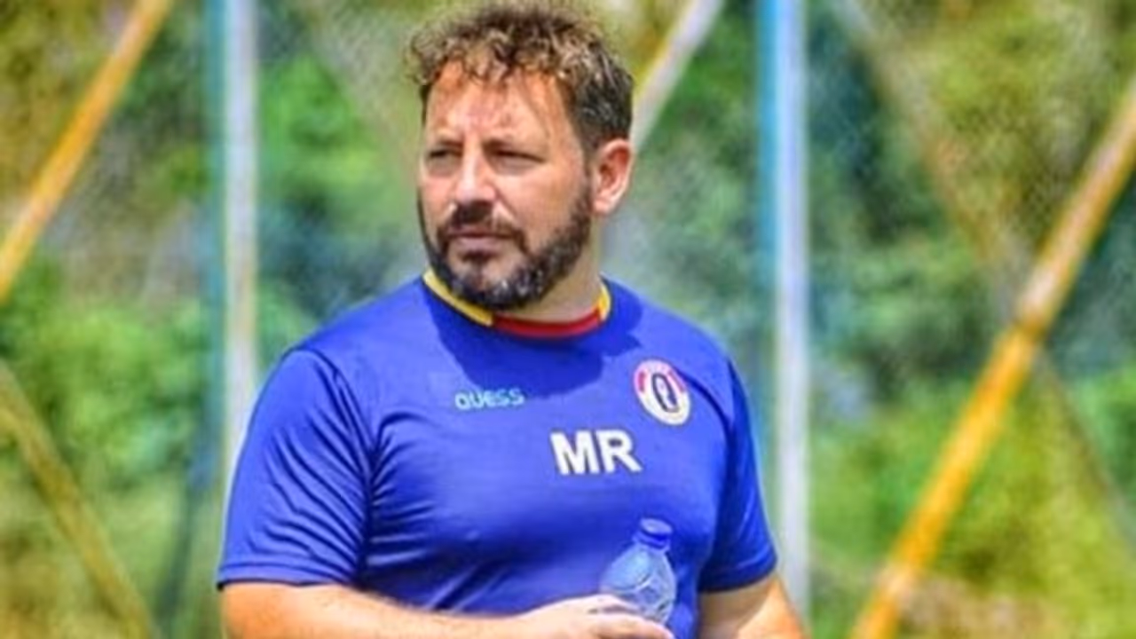 শহর ছাড়লেন 'অ্যালে স্যার', লাল হলুদের নয়া কোচ মারিও রিভেরা শহর ছাড়লেন 'অ্যালে স্যার', লাল হলুদের নয়া কোচ মারিও রিভেরা