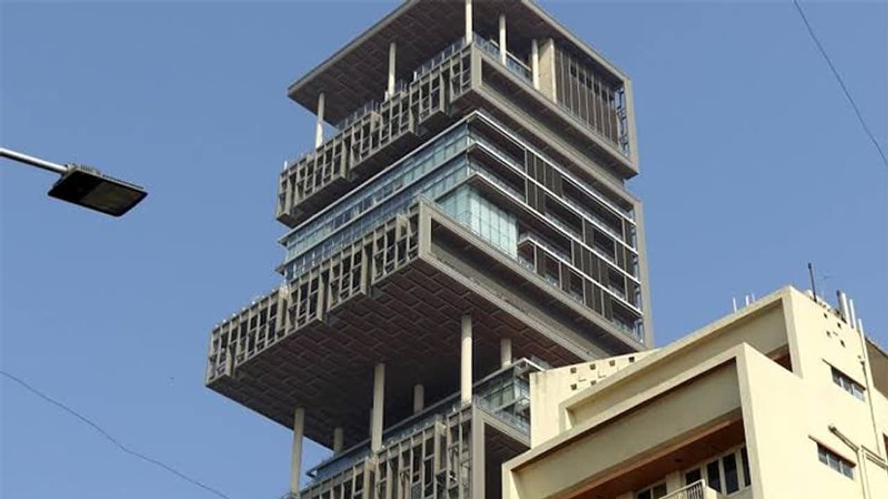 Antilia: মুকেশ আম্বানির বাড়িতে কড়া নিরাপত্তা, ট্যাক্সি চালকের ফোন পেয়েই তৎপর পুলিশ