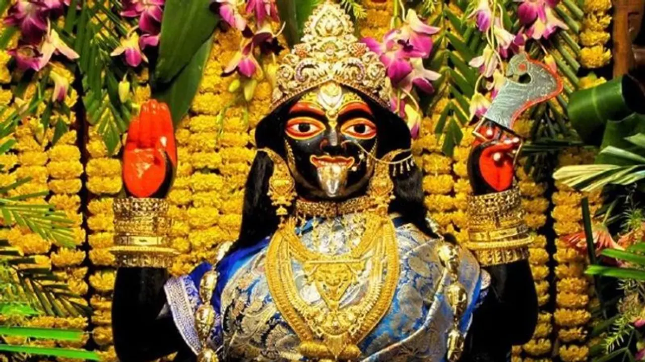 লেক কালিবাড়িতে ধূমাবতী প্রতিষ্ঠা, দর্শনার্থীদের উপচে পড়া ভিড়