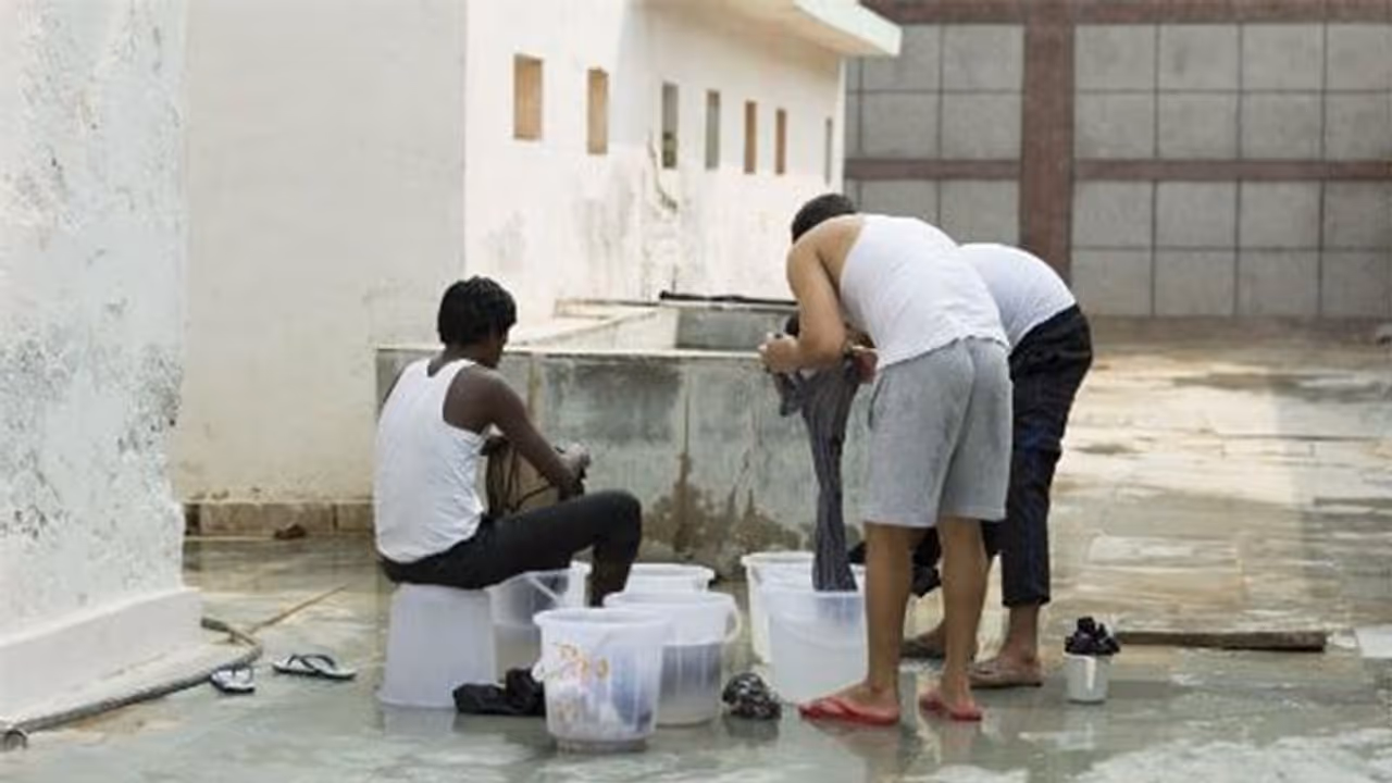 కుటుంబ సభ్యులతో భేటీపై సైతం నోరు విప్పని నిర్భయ కేసు దోషులు కుటుంబ సభ్యులతో భేటీపై సైతం నోరు విప్పని నిర్భయ కేసు దోషులు