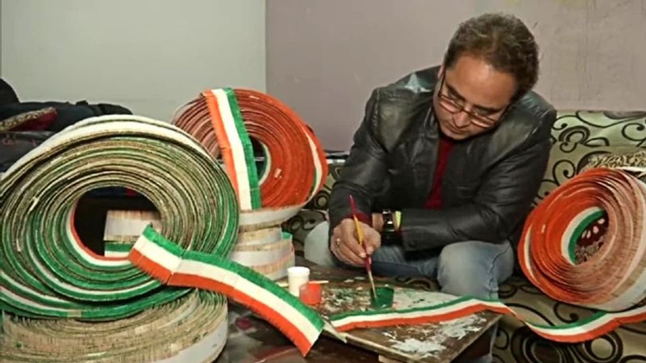 ৭১০০০ টুথপিক এর জাতীয় পতাকা, ৭১তম প্রজাতন্ত্র দিবসের আগে চমকে দিলেন শিক্ষক ৭১০০০ টুথপিক এর জাতীয় পতাকা, ৭১তম প্রজাতন্ত্র দিবসের আগে চমকে দিলেন শিক্ষক