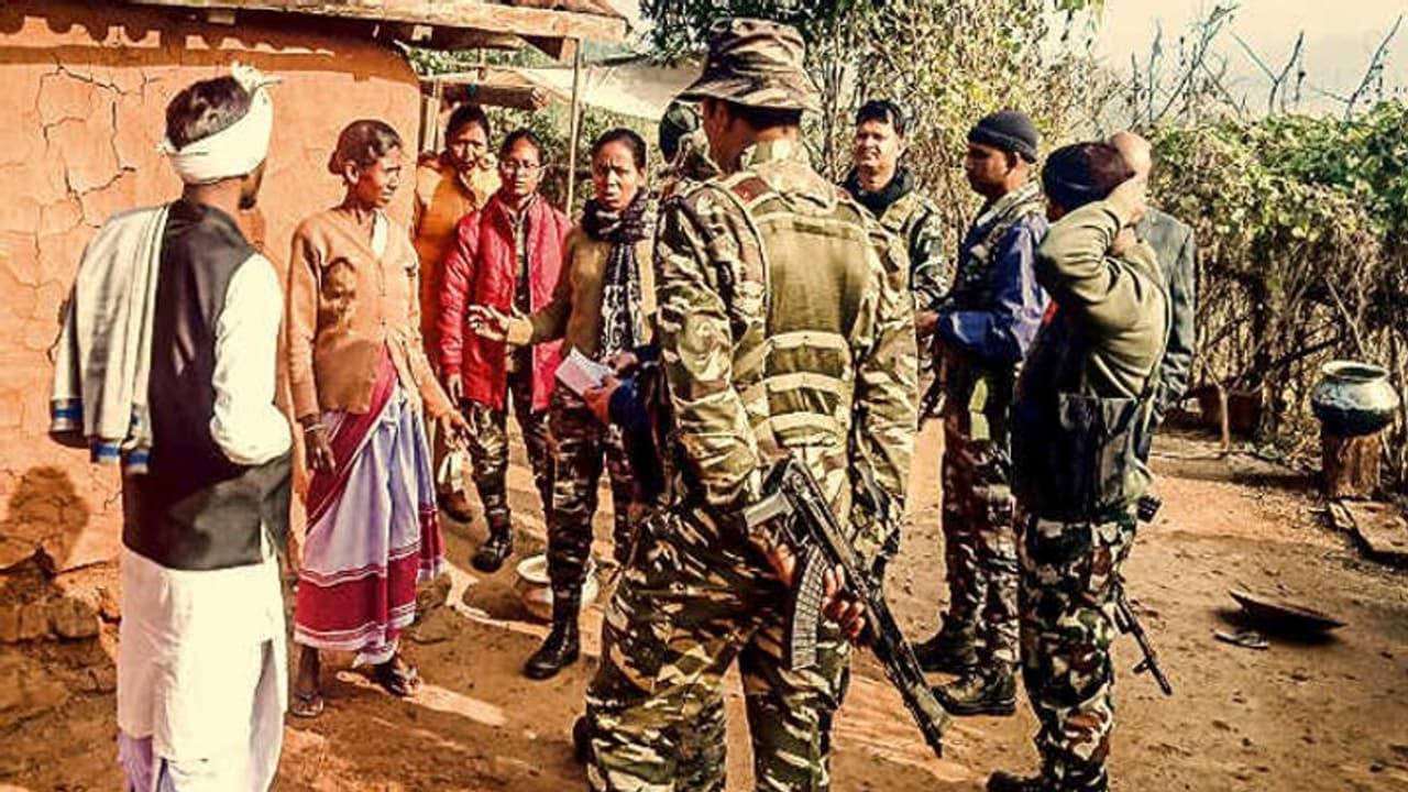 अति नक्सल प्रभावित पश्चिम सिंहभूम में 7 लोगों की हत्या, बैठक से उठाकर ले गए थे पत्थलगढ़ी समर्थक अति नक्सल प्रभावित पश्चिम सिंहभूम में 7 लोगों की हत्या, बैठक से उठाकर ले गए थे पत्थलगढ़ी समर्थक