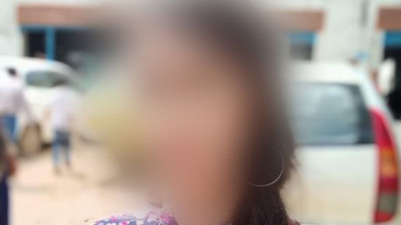 బాలిక మృతి కేసులో ట్విస్ట్: హత్య చేసి విఫల ప్రేమికుడి లొంగుబాటు బాలిక మృతి కేసులో ట్విస్ట్: హత్య చేసి విఫల ప్రేమికుడి లొంగుబాటు