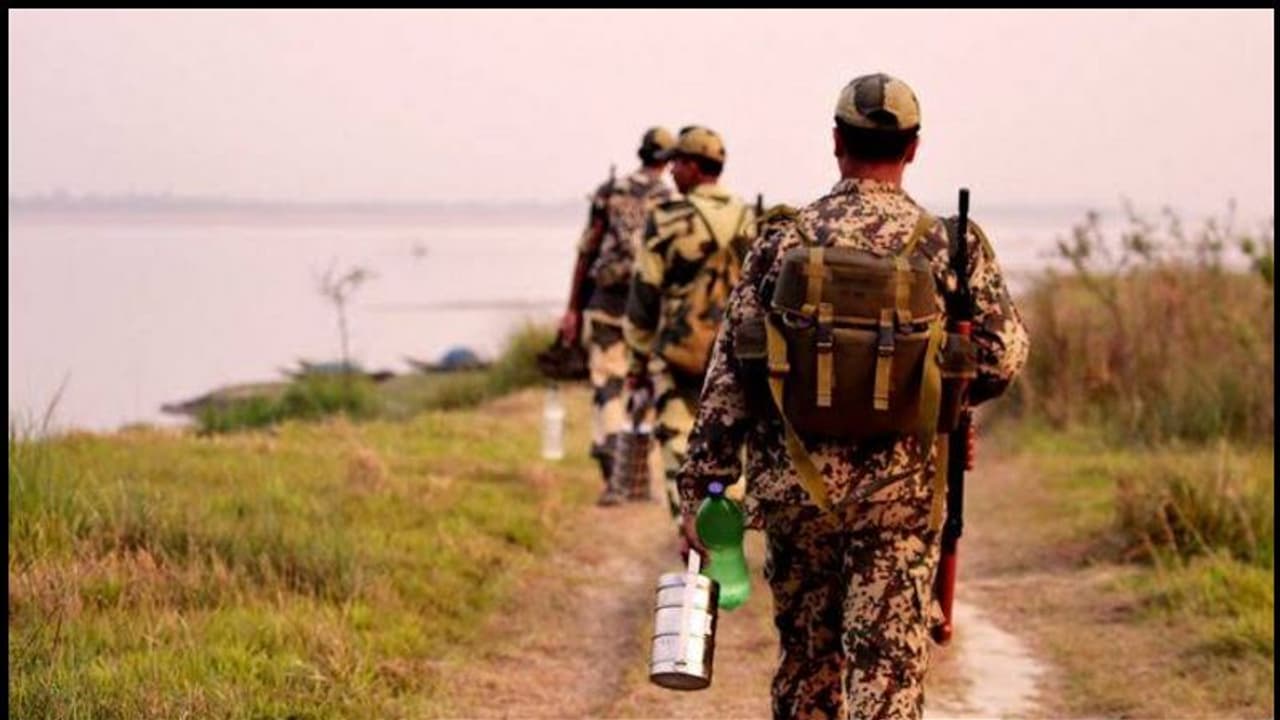 BSF का बयान, CAA के बाद देश से बाहर जाने वाले बांग्लादेशी प्रवासियों की संख्या बढ़ी BSF का बयान, CAA के बाद देश से बाहर जाने वाले बांग्लादेशी प्रवासियों की संख्या बढ़ी