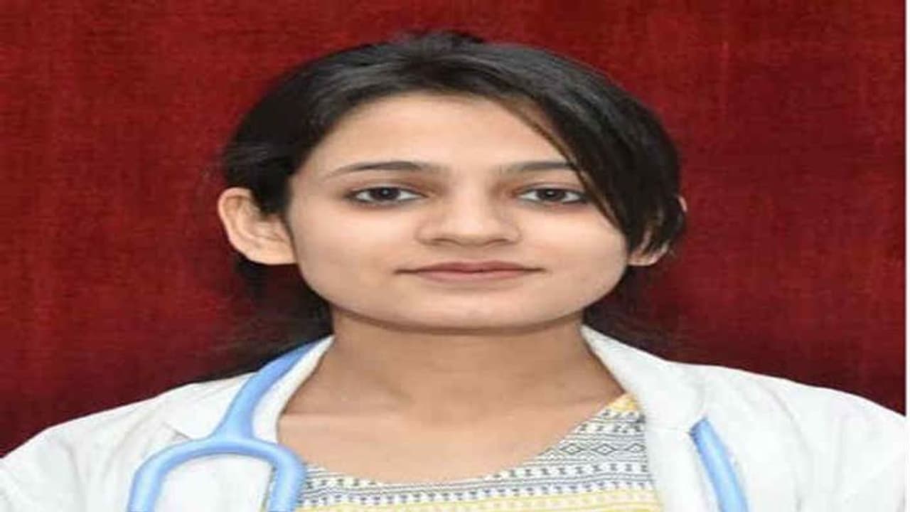 লখনউ এ রহস্যমৃত্যু, হস্টেলের ঘর থেকে মিলল তরুণী ডাক্তারের দগ্ধ দেহ লখনউ এ রহস্যমৃত্যু, হস্টেলের ঘর থেকে মিলল তরুণী ডাক্তারের দগ্ধ দেহ