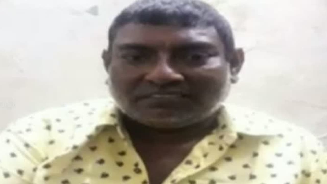 களவாணியுடன் கூட்டில் இருந்த சப் இன்ஸ்பெக்டர்..! சஸ்பெண்ட் செய்து காவல் ஆணையர் அதிரடி..! களவாணியுடன் கூட்டில் இருந்த சப் இன்ஸ்பெக்டர்..! சஸ்பெண்ட் செய்து காவல் ஆணையர் அதிரடி..!