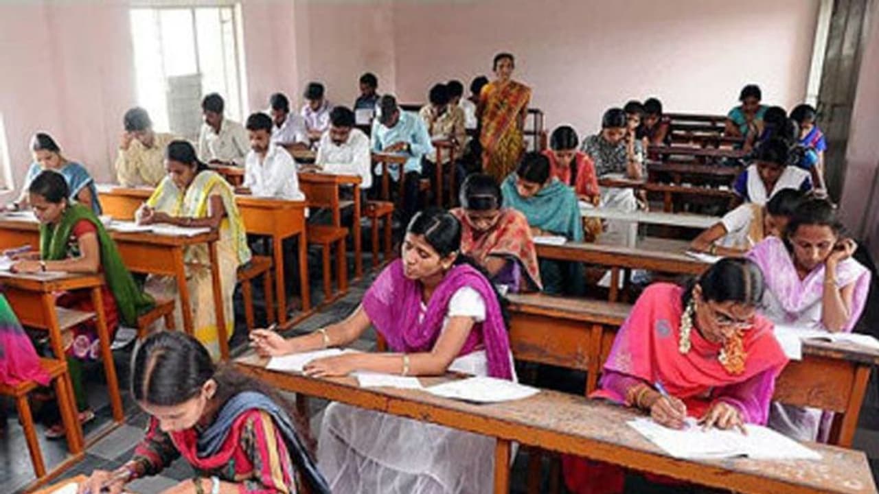 டிஎன்பிஎஸ்சி எழுத போறீங்களா..? அப்ப கட்டாயம் இதை தெரிஞ்சுக்குங்க… டிஎன்பிஎஸ்சி எழுத போறீங்களா..? அப்ப கட்டாயம் இதை தெரிஞ்சுக்குங்க…