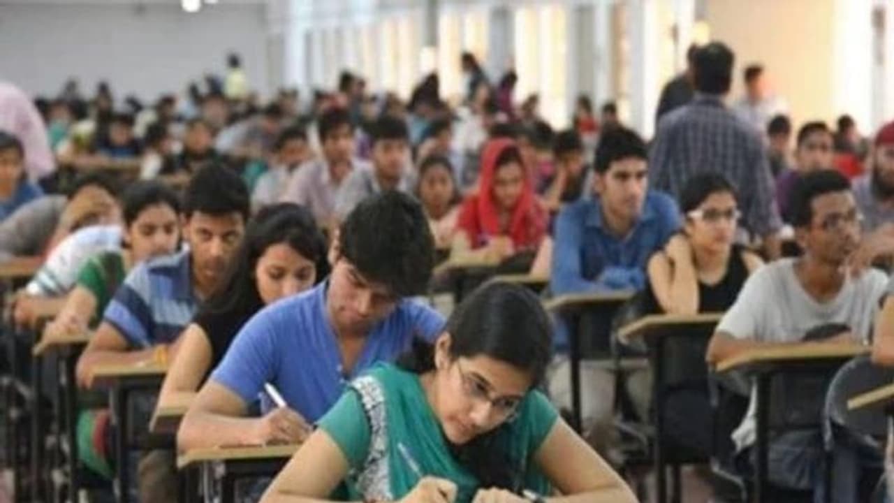 குரூப் 2, 2ஏ தேர்வுக்கு அப்லை பண்ணிருக்கீங்களா? அப்போ இதை படிங்க... TNPSC முக்கிய அறிவிப்பு!! குரூப் 2, 2ஏ தேர்வுக்கு அப்லை பண்ணிருக்கீங்களா? அப்போ இதை படிங்க... TNPSC முக்கிய அறிவிப்பு!!