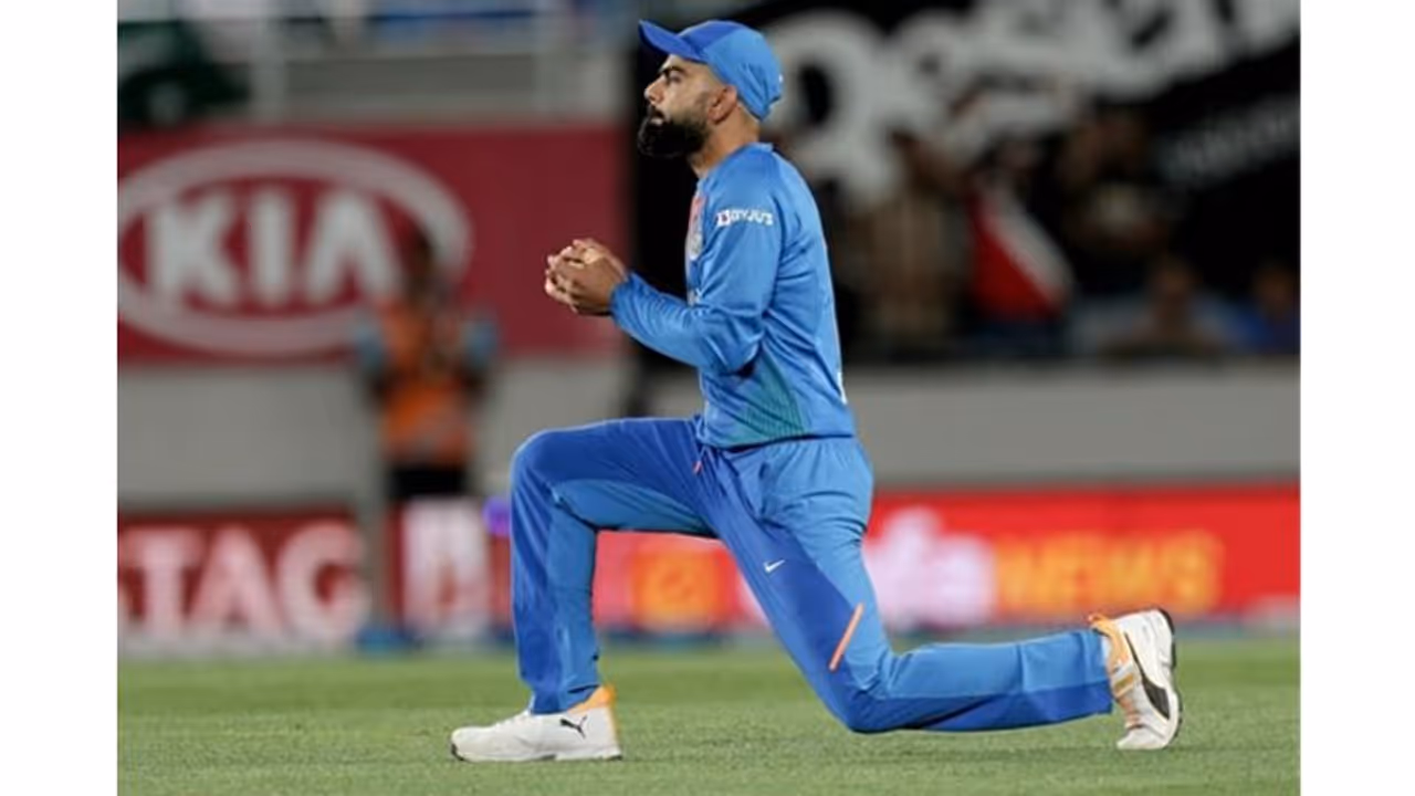 കലിപ്പന് ലുക്കില് നിന്ന് സൗമ്യഭാവത്തിലേക്ക്; കോലിയുടെ മാറ്റം അമ്പരപ്പിച്ചെന്ന് മുന് താരം കലിപ്പന് ലുക്കില് നിന്ന് സൗമ്യഭാവത്തിലേക്ക്; കോലിയുടെ മാറ്റം അമ്പരപ്പിച്ചെന്ന് മുന് താരം