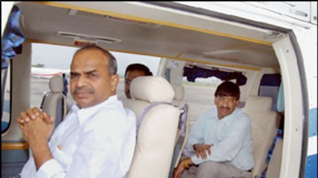 వైఎస్ఆర్ వర్థంతి.. రెండు వర్గాల మధ్య వివాదం వైఎస్ఆర్ వర్థంతి.. రెండు వర్గాల మధ్య వివాదం