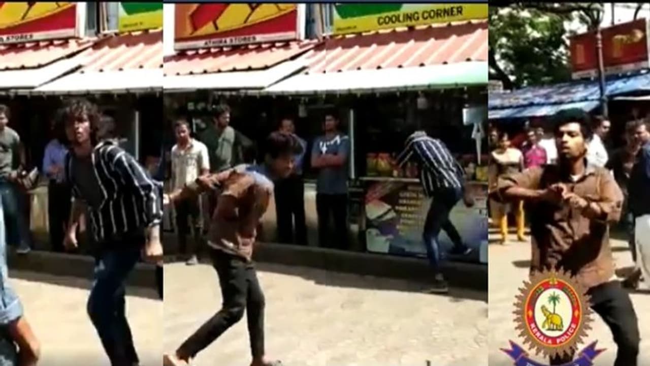 'ആശാന് ഗുണ്ടയാണെന്ന് അവനൊരു വിശ്വാസക്കുറവ്'; നടു റോഡില് ഷോ കാണിച്ച ഗുണ്ടകളെ ആദ്യം പൊക്കി, പിന്നെ ട്രോളി കേരള പൊലീസ് വീഡിയോ 'ആശാന് ഗുണ്ടയാണെന്ന് അവനൊരു വിശ്വാസക്കുറവ്'; നടു റോഡില് ഷോ കാണിച്ച ഗുണ്ടകളെ ആദ്യം പൊക്കി, പിന്നെ ട്രോളി കേരള പൊലീസ് വീഡിയോ