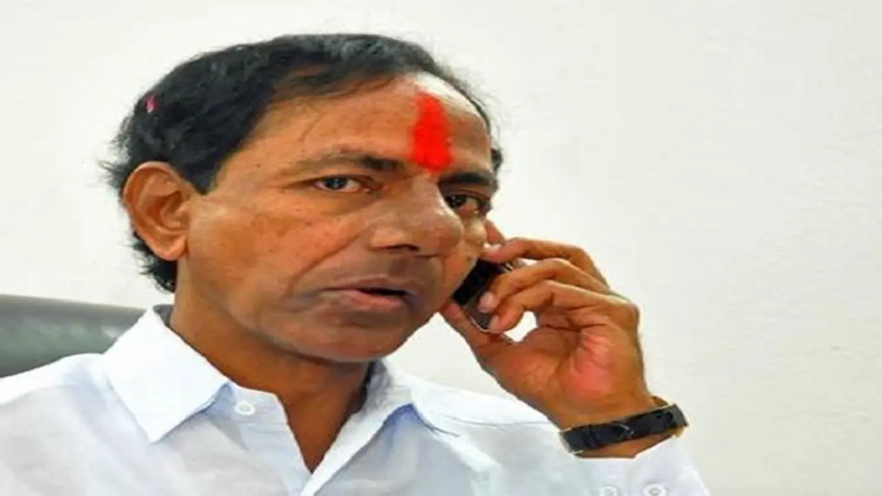 సీఎంల ర్యాంకింగ్ లో దిగజారిన కేసీఆర్: జరిగింది ఇదీ....