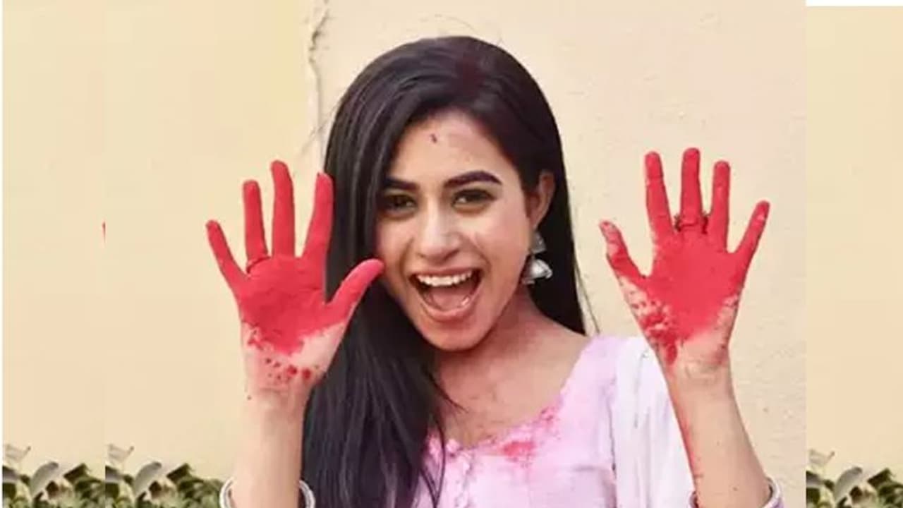 பாதியில் கைவிடப்பட்ட சீரியல்... தூக்கிட்டு தற்கொலை செய்து கொண்ட இளம் நடிகை...! பாதியில் கைவிடப்பட்ட சீரியல்... தூக்கிட்டு தற்கொலை செய்து கொண்ட இளம் நடிகை...!