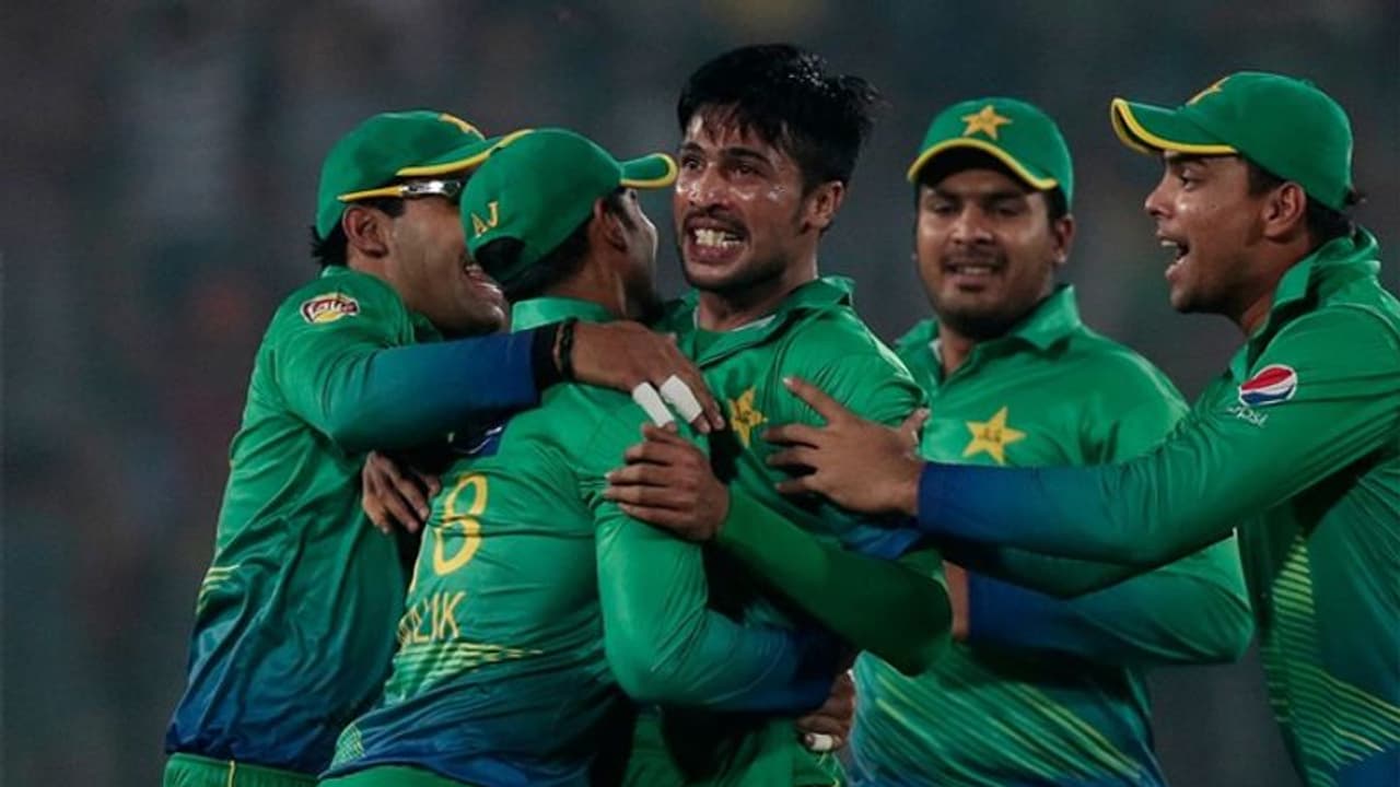 టీ20ల్లో పాక్ జోరు.. నెంబర్ వన్ స్థానం కైవసం! టీ20ల్లో పాక్ జోరు.. నెంబర్ వన్ స్థానం కైవసం!