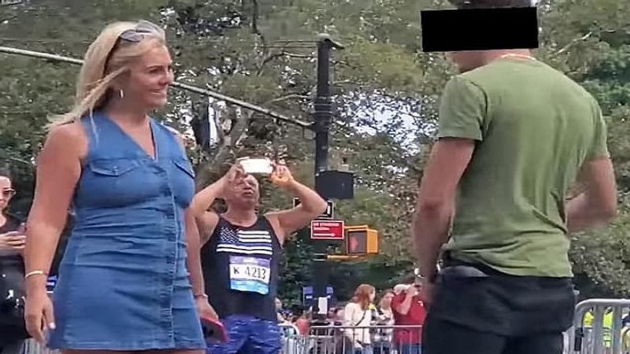 प्रेमिका की मां से पार्क में मिला लड़का, घर जाते ही मोबाइल पर भेजने लगा अश्लील मैसेज प्रेमिका की मां से पार्क में मिला लड़का, घर जाते ही मोबाइल पर भेजने लगा अश्लील मैसेज