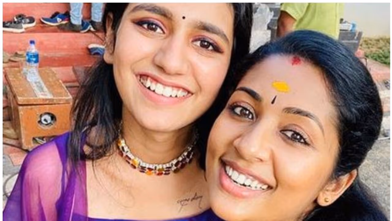 നവ്യാ നായരുടെ 'ഒരുത്തീ', സെറ്റില് പ്രിയാ വാര്യരും നവ്യാ നായരുടെ 'ഒരുത്തീ', സെറ്റില് പ്രിയാ വാര്യരും