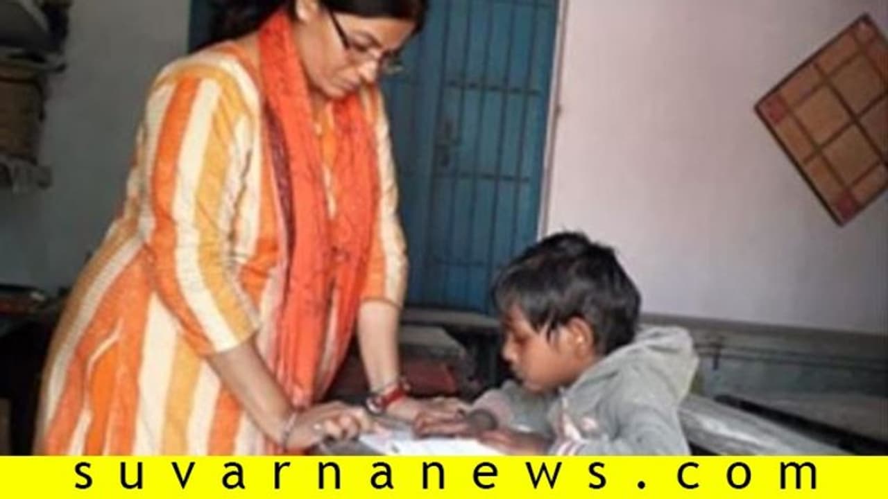 ಈ ಶಾಲೆಯಲ್ಲಿ ಒಬ್ಬ ಪ್ರಿನ್ಸಿಪಲ್, ಒಬ್ಬ ಶಿಕ್ಷಕಿ, ಒಬ್ಬಳೇ ವಿದ್ಯಾರ್ಥಿನಿ ಈ ಶಾಲೆಯಲ್ಲಿ ಒಬ್ಬ ಪ್ರಿನ್ಸಿಪಲ್, ಒಬ್ಬ ಶಿಕ್ಷಕಿ, ಒಬ್ಬಳೇ ವಿದ್ಯಾರ್ಥಿನಿ