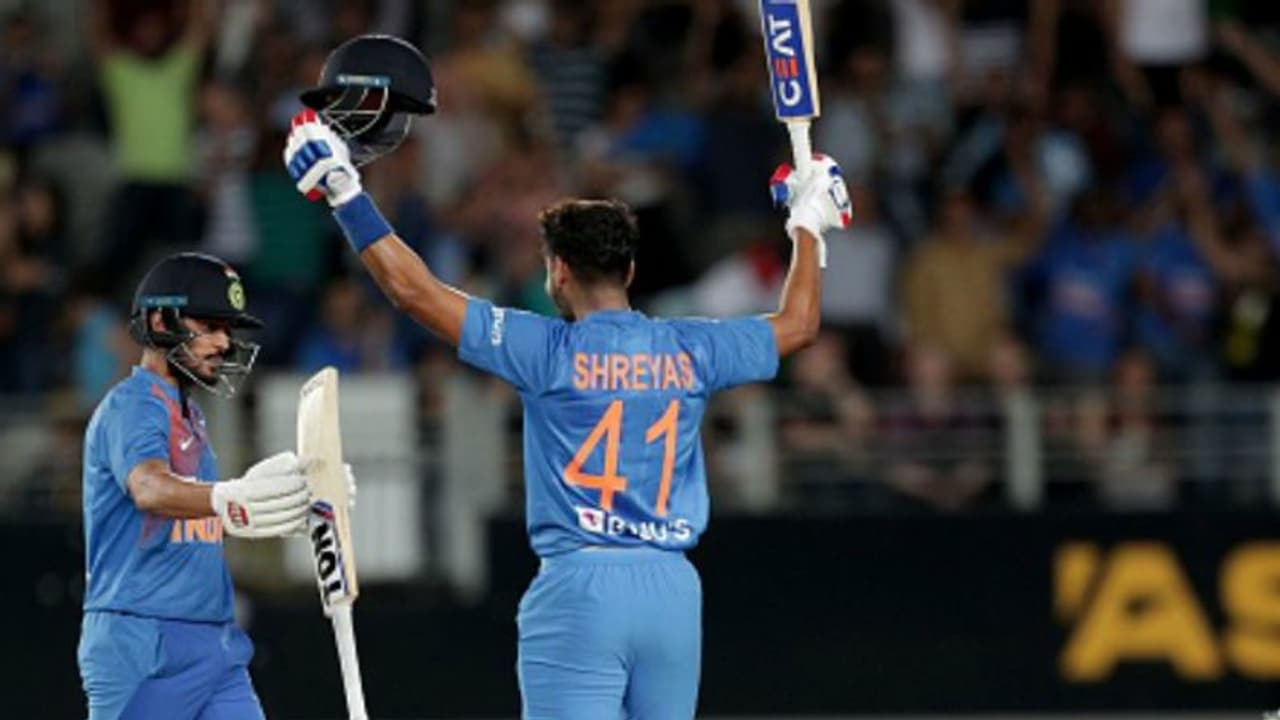 இந்த வித்தை எல்லாருக்கும் அவ்வளவு ஈசியா வந்துடாது.. ஷ்ரேயாஸ் ஐயருக்கு சல்யூட் அடித்த சேவாக் இந்த வித்தை எல்லாருக்கும் அவ்வளவு ஈசியா வந்துடாது.. ஷ்ரேயாஸ் ஐயருக்கு சல்யூட் அடித்த சேவாக்