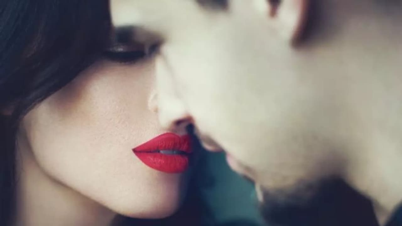 ട്രെന്‍ഡിങ്ങായി 'സെക്സ് പ്രൂഫ് മേക്കപ്പ്'; അറിയാം ഗുണങ്ങള്‍...