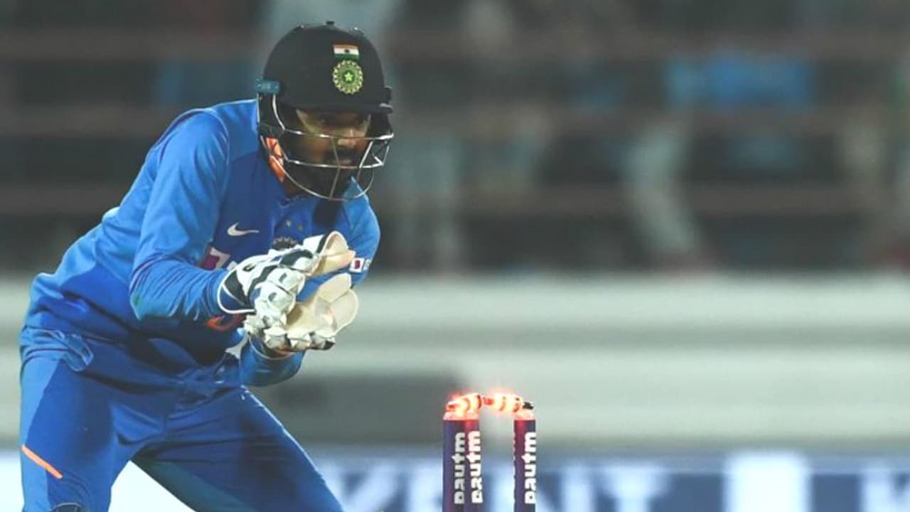 விக்கெட் கீப்பிங் செய்யும்போதுதான் எனக்கு செம ஐடியாவே வந்துச்சு.. கேஎல் ராகுல் பெற்ற தெளிவு விக்கெட் கீப்பிங் செய்யும்போதுதான் எனக்கு செம ஐடியாவே வந்துச்சு.. கேஎல் ராகுல் பெற்ற தெளிவு