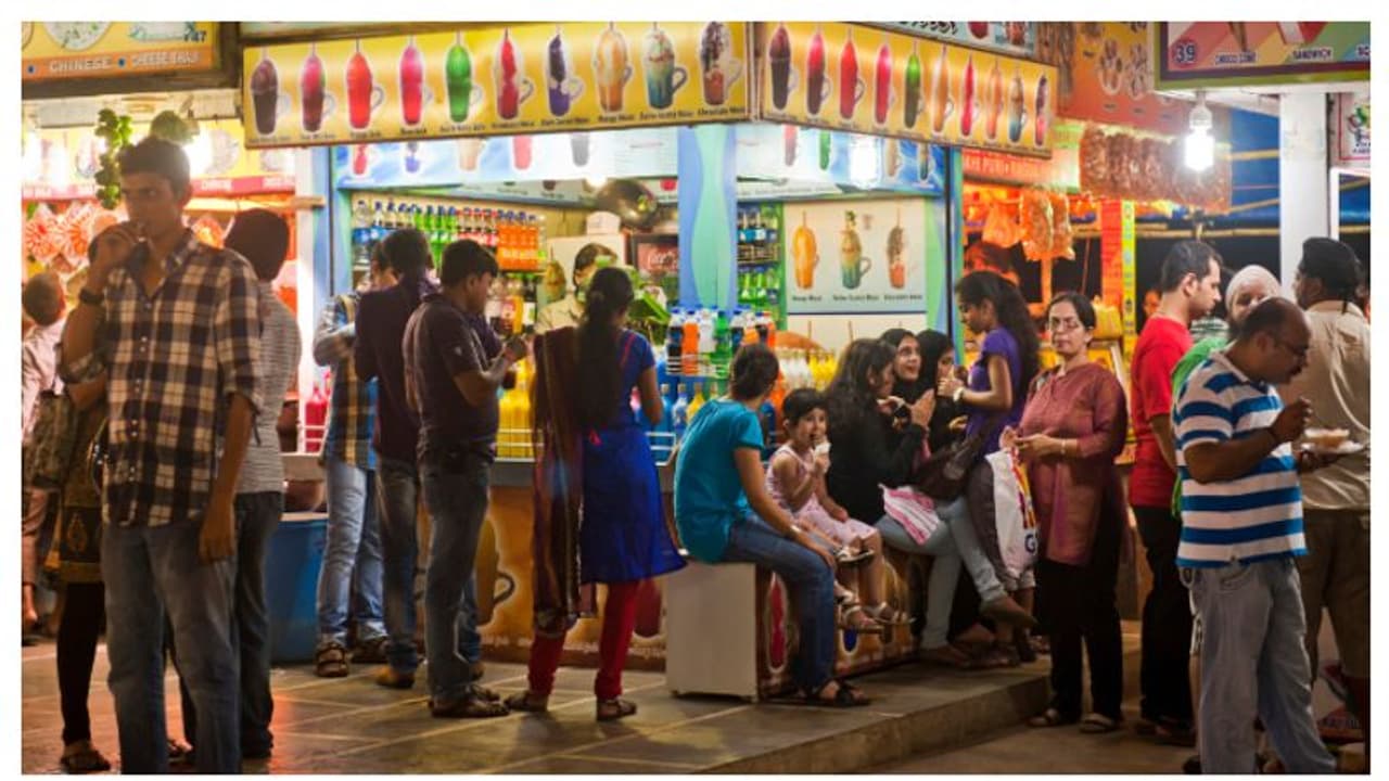 മുംബൈ ഇനി മുതല് ഉറങ്ങാത്ത നഗരം; നിയന്ത്രണം ബാറുകള്ക്ക് മാത്രം മുംബൈ ഇനി മുതല് ഉറങ്ങാത്ത നഗരം; നിയന്ത്രണം ബാറുകള്ക്ക് മാത്രം