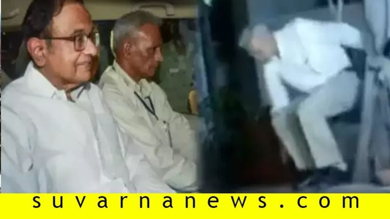 ಚಿದು ಬಂಧಿಸಲು ಗೋಡೆ ಹಾರಿದ್ದ ಅಧಿಕಾರಿಗೆ ಪದಕ! ಚಿದು ಬಂಧಿಸಲು ಗೋಡೆ ಹಾರಿದ್ದ ಅಧಿಕಾರಿಗೆ ಪದಕ!