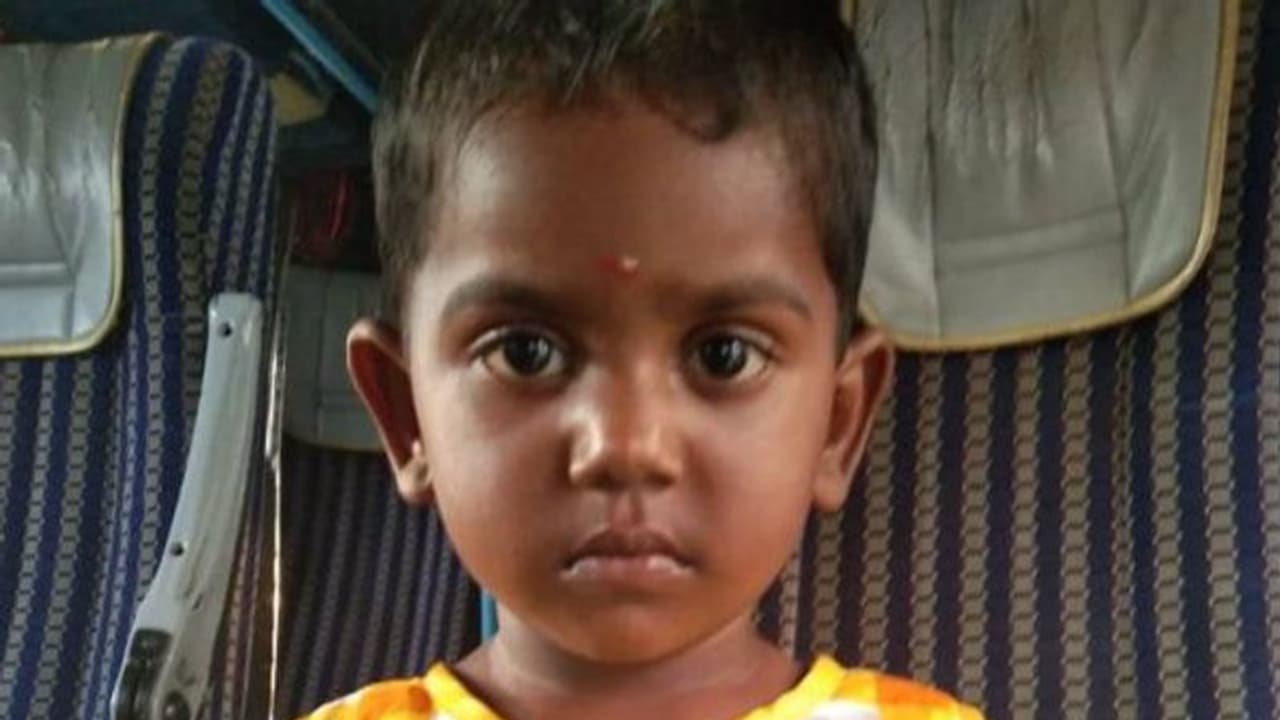 குடிபோதையில் இளம்பெண்ணுடன் உல்லாசம்..! பேத்தியை தொலைத்து பரிதவிக்கும் முதியவர்..! குடிபோதையில் இளம்பெண்ணுடன் உல்லாசம்..! பேத்தியை தொலைத்து பரிதவிக்கும் முதியவர்..!