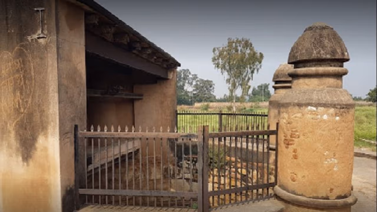 प्रयागराज में इस कुंए का दर्शन न किया तो अधूरा रह जाएगा तीर्थ पुण्य, सीधे समुद्र से है कनेक्शन प्रयागराज में इस कुंए का दर्शन न किया तो अधूरा रह जाएगा तीर्थ पुण्य, सीधे समुद्र से है कनेक्शन