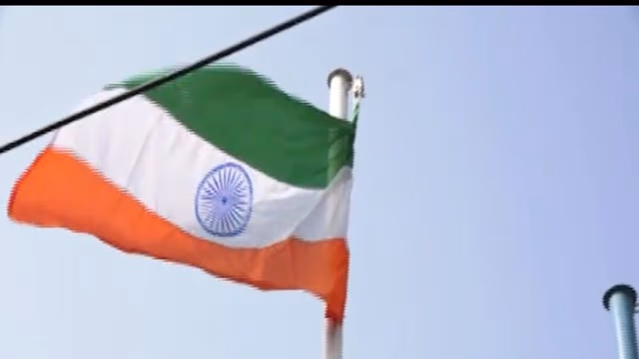 మంత్రి అవంతి దేశ ప్రజలకు క్షమాపణలు చెప్పాలి: పీఆర్.మోహన్ మంత్రి అవంతి దేశ ప్రజలకు క్షమాపణలు చెప్పాలి: పీఆర్.మోహన్