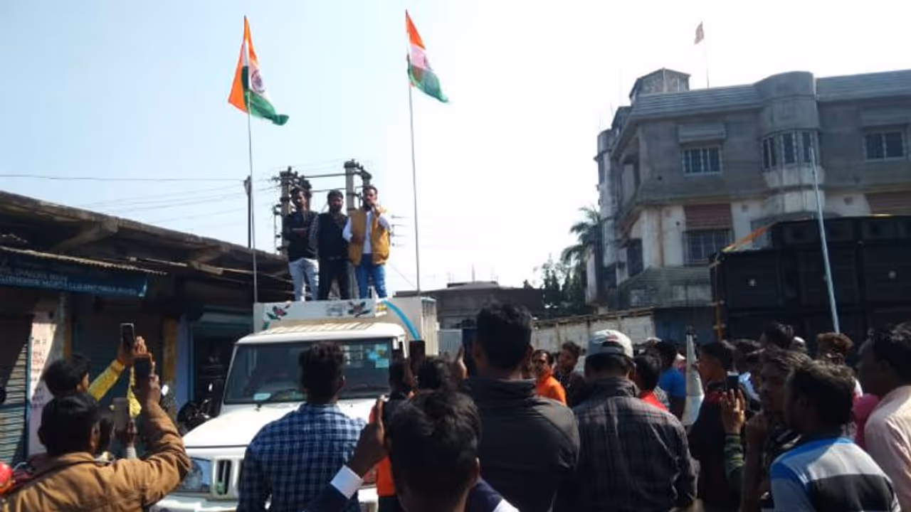 প্রজাতন্ত্র দিবসের অনুষ্ঠান থেকেই ধৃত বজরং দলের নেতা, পুরুলিয়ায় উত্তেজনা প্রজাতন্ত্র দিবসের অনুষ্ঠান থেকেই ধৃত বজরং দলের নেতা, পুরুলিয়ায় উত্তেজনা