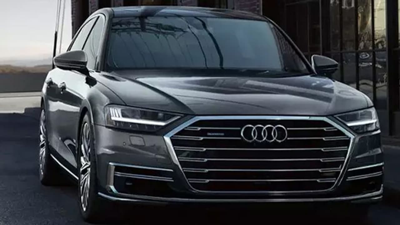 ഔഡി 'ഡ്രൈവ്' ചെയ്ത് കാളകള്; കയ്യടിച്ച് ജനം! ഔഡി 'ഡ്രൈവ്' ചെയ്ത് കാളകള്; കയ്യടിച്ച് ജനം!