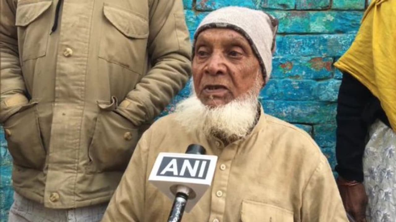 ২৭ বছর ধরে শেষকৃত্য করে এবার তিনি পদ্মশ্রী, পিছনের গল্পটা মর্মান্তিক ২৭ বছর ধরে শেষকৃত্য করে এবার তিনি পদ্মশ্রী, পিছনের গল্পটা মর্মান্তিক