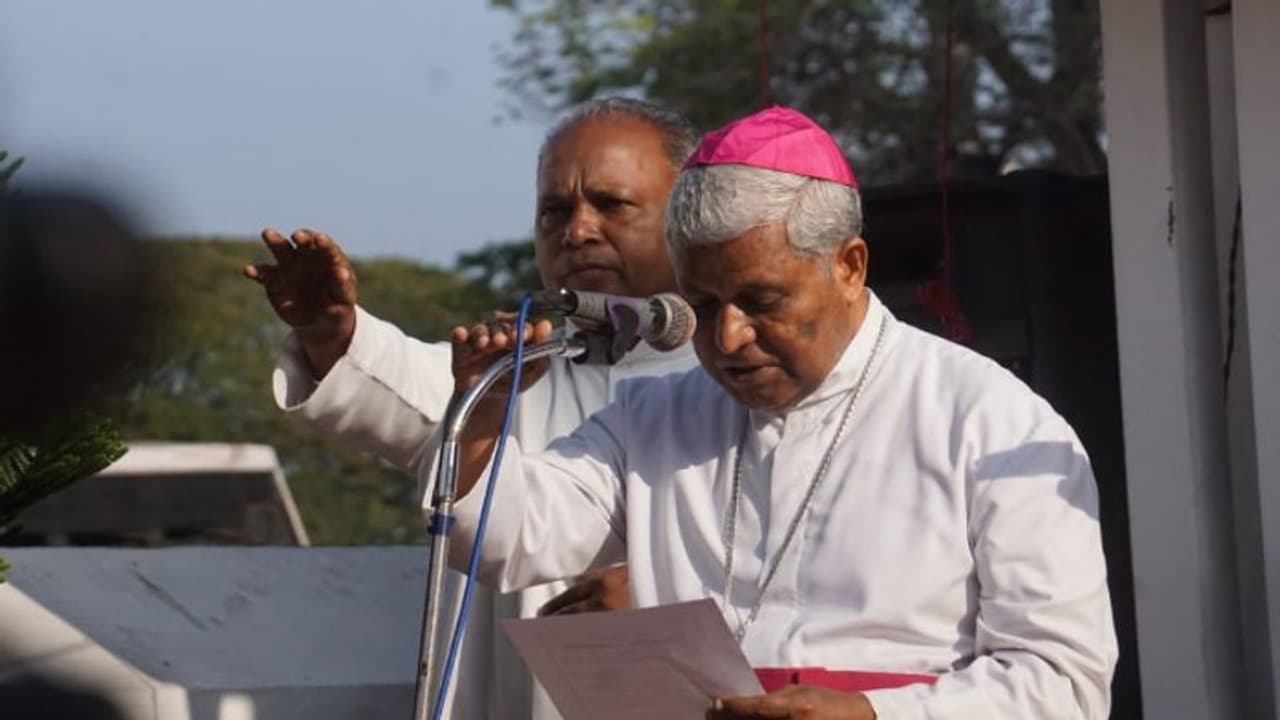 ദേശീയ പതാക ഉയര്ത്തി, ആമുഖം വായിച്ച് ഭരണഘടനയെ സംരക്ഷിക്കാന് പ്രതിജ്ഞയെടുത്ത് ലത്തിന്സഭ ദേശീയ പതാക ഉയര്ത്തി, ആമുഖം വായിച്ച് ഭരണഘടനയെ സംരക്ഷിക്കാന് പ്രതിജ്ഞയെടുത്ത് ലത്തിന്സഭ