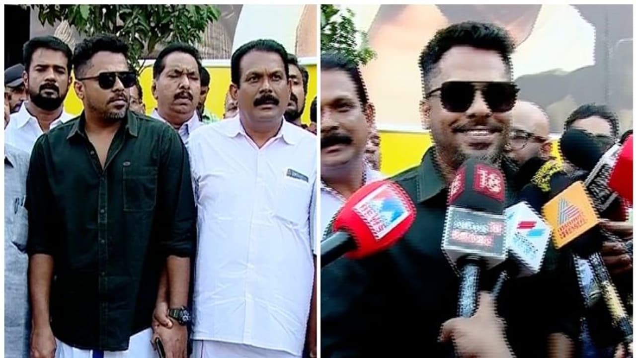 'ചരിത്രപ്രാധാന്യമുള്ള സമരം': മനുഷ്യമഹാശൃംഖലയില് പങ്കാളിയായി ആഷിഖ് അബു 'ചരിത്രപ്രാധാന്യമുള്ള സമരം': മനുഷ്യമഹാശൃംഖലയില് പങ്കാളിയായി ആഷിഖ് അബു