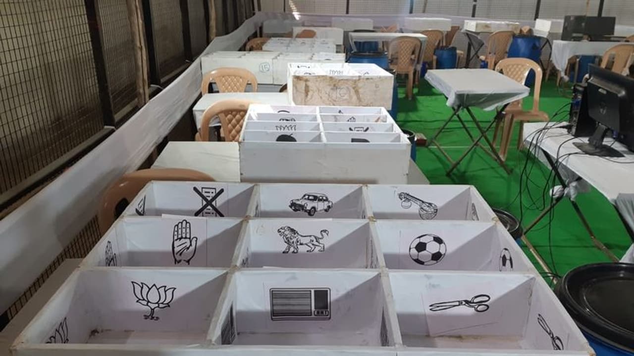 కరీంనగర్ మున్సిపల్ ఎన్నికల కౌంటింగ్ రేపే: కౌంటింగ్కు సర్వం సిద్ధం కరీంనగర్ మున్సిపల్ ఎన్నికల కౌంటింగ్ రేపే: కౌంటింగ్కు సర్వం సిద్ధం