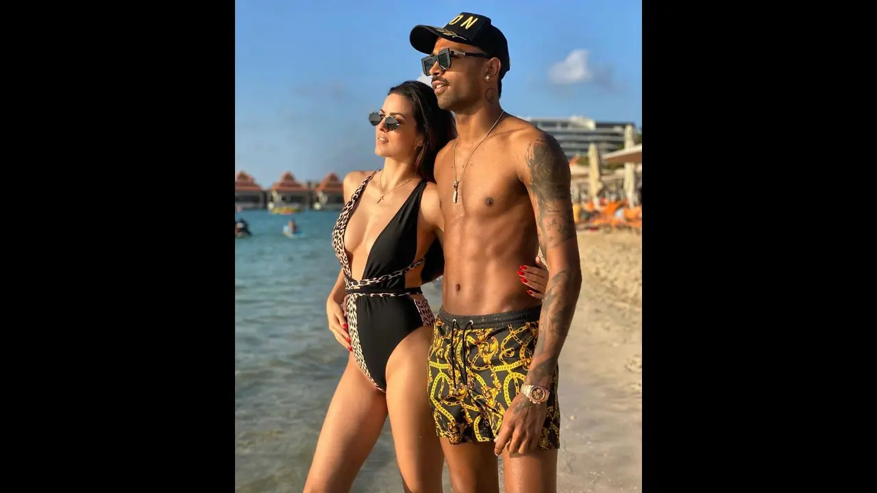 హార్దిక్ ఒడిలో నటాషా.. ఇంట్లోనే ఉండండి అంటూ... హార్దిక్ ఒడిలో నటాషా.. ఇంట్లోనే ఉండండి అంటూ...