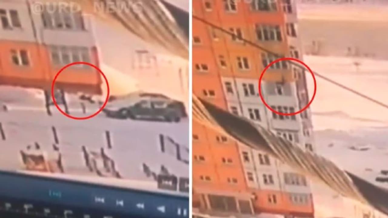 ৯তলা বাড়ি থেকে পড়েও গটগটিয়ে হেঁটে চললেন মহিলা, শোরগোল নেটপাড়ায়, দেখুন ভিডিও ৯তলা বাড়ি থেকে পড়েও গটগটিয়ে হেঁটে চললেন মহিলা, শোরগোল নেটপাড়ায়, দেখুন ভিডিও