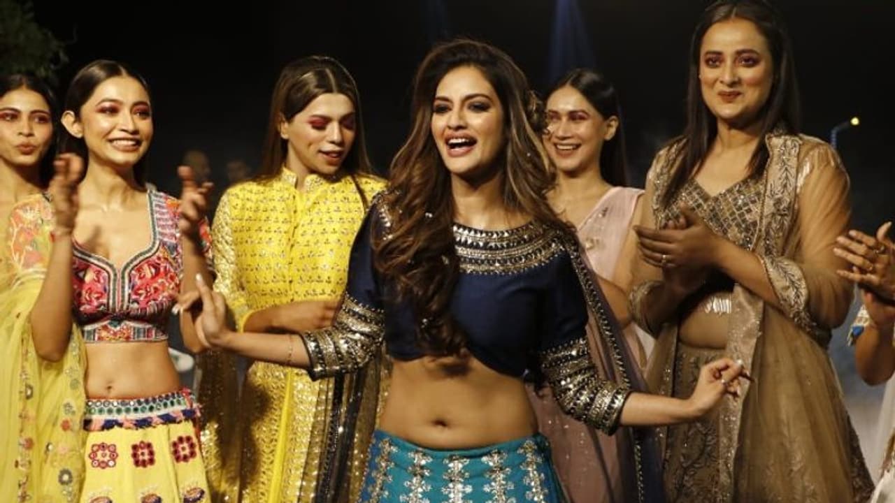 "নুসরত টিকটক করা থামাবেন না", ট্রোলকে তোপে উড়িয়ে জবাব অভিনেত্রীর মুখপাত্রের "নুসরত টিকটক করা থামাবেন না", ট্রোলকে তোপে উড়িয়ে জবাব অভিনেত্রীর মুখপাত্রের