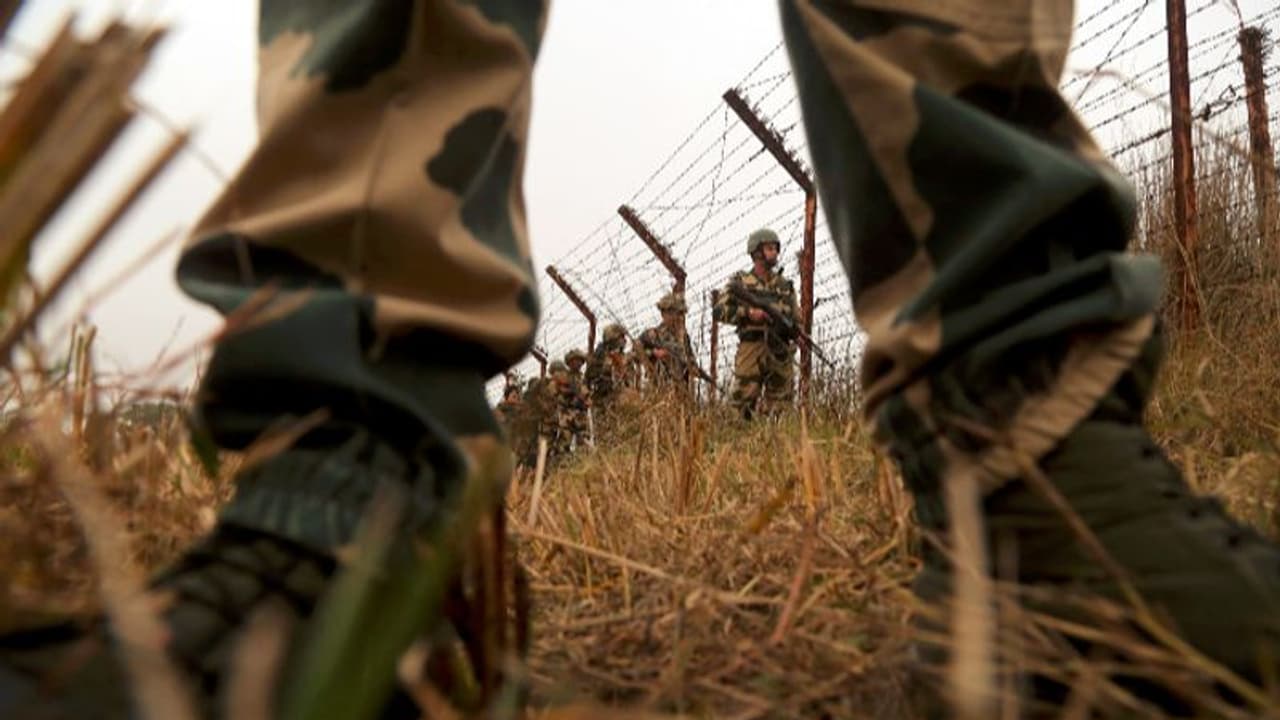 കശ്മീരിൽ വീണ്ടും പാക്കിസ്ഥാന്റെ പ്രകോപനം; ഇന്ത്യൻ പോസ്റ്റുകൾക്ക് നേരെ ഷെല്ലാക്രമണം കശ്മീരിൽ വീണ്ടും പാക്കിസ്ഥാന്റെ പ്രകോപനം; ഇന്ത്യൻ പോസ്റ്റുകൾക്ക് നേരെ ഷെല്ലാക്രമണം