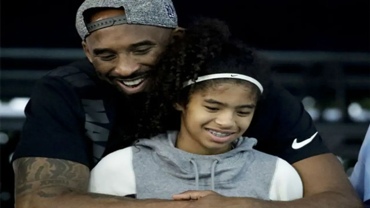 బ్రియాంట్ మృతి: కోహ్లీ, రోహిత్, కేటీఆర్ దిగ్భ్రాంతి, ట్రంప్, ఒబామా సైతం... బ్రియాంట్ మృతి: కోహ్లీ, రోహిత్, కేటీఆర్ దిగ్భ్రాంతి, ట్రంప్, ఒబామా సైతం...