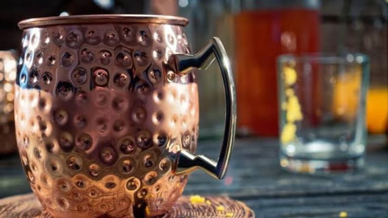 জল খাওয়ার জন্য সঠিক পাত্র নির্বাচন করুন, সেখানেই রয়েছে সুস্থ থাকার চাবিকাঠি জল খাওয়ার জন্য সঠিক পাত্র নির্বাচন করুন, সেখানেই রয়েছে সুস্থ থাকার চাবিকাঠি